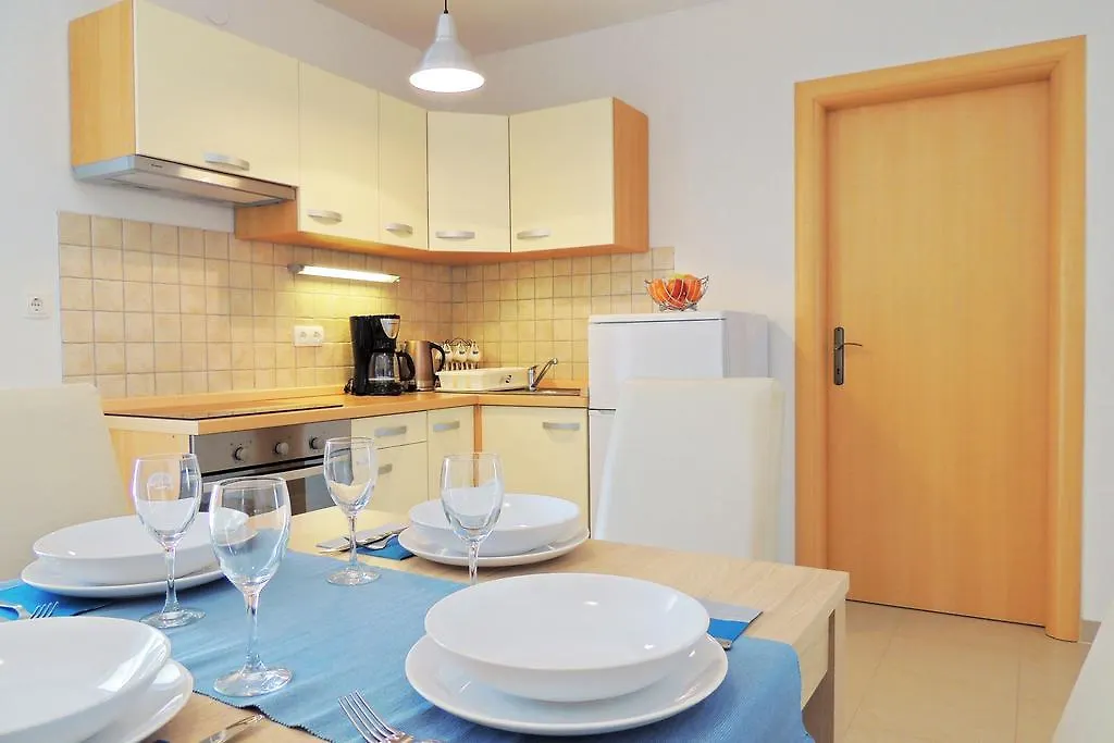 Private Accommodation Kirincic Vrh  Apartman Vrh (Krk)